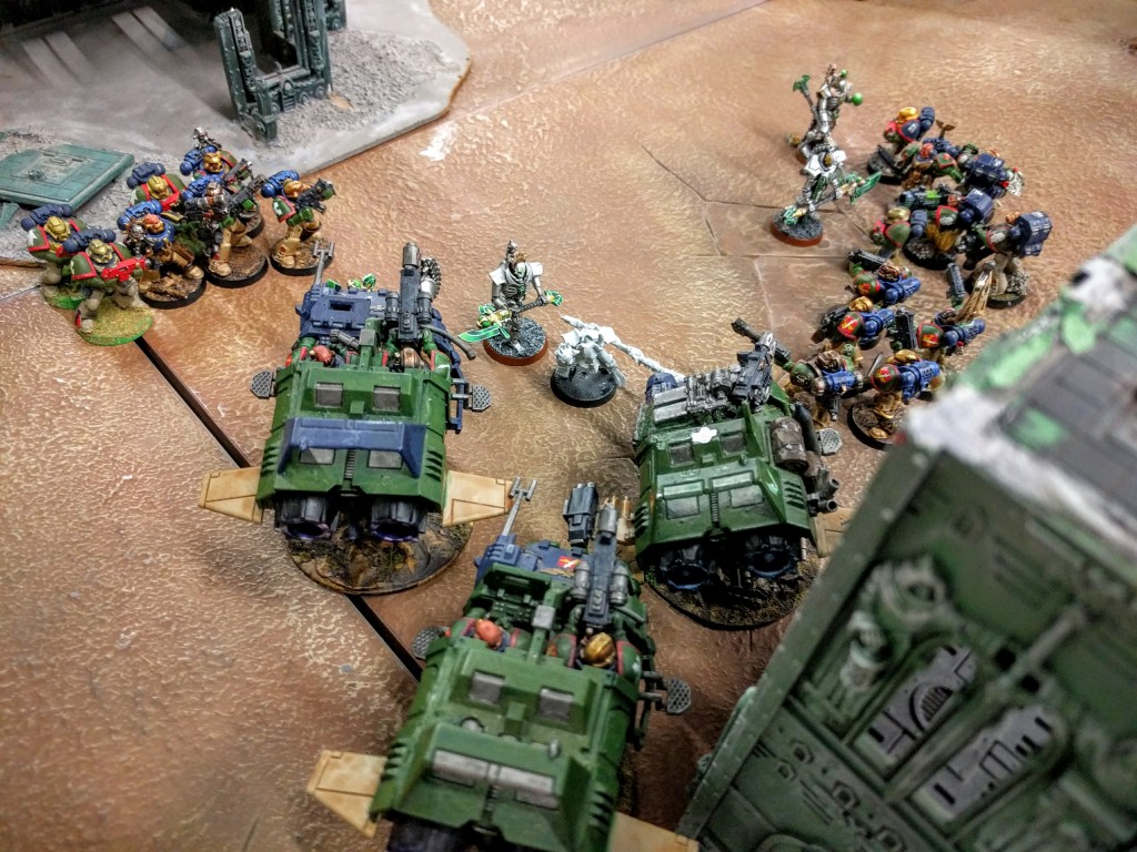 Kingbreakers surround the invading Necron.